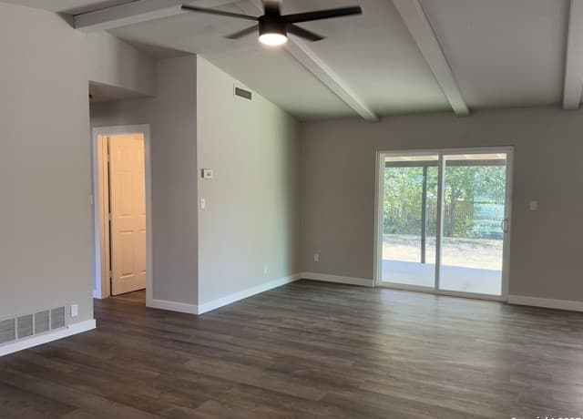 4-bedroom rental at 6006 Calgary Park in San Antonio, TX — photo 5