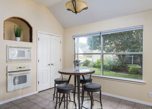 4-bedroom rental at 26906 Spiral in San Antonio, TX — photo 5