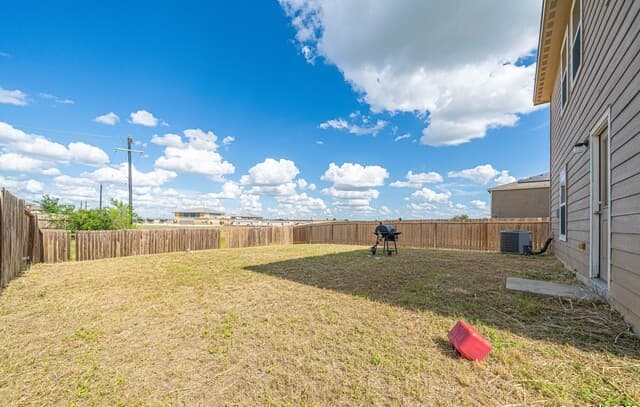 3-bedroom rental at 6714 Sabinal in San Antonio, TX — photo 2
