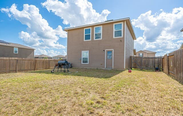 3-bedroom rental at 6714 Sabinal in San Antonio, TX — photo 3