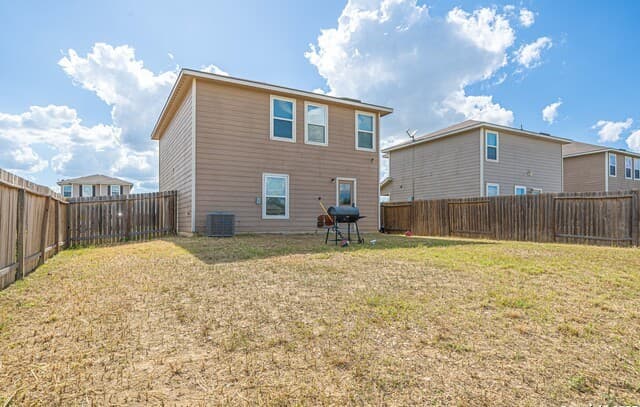 3-bedroom rental at 6714 Sabinal in San Antonio, TX — photo 4