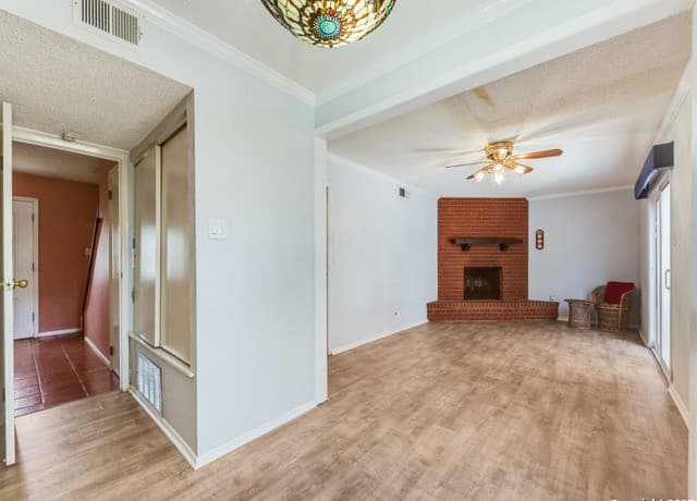 4-bedroom rental at 15101 Encino Verde in San Antonio, TX — photo 4