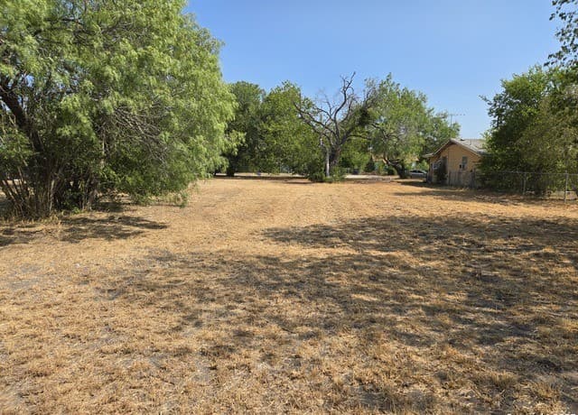 rental at 540 W Gerald in San Antonio, TX — photo 2