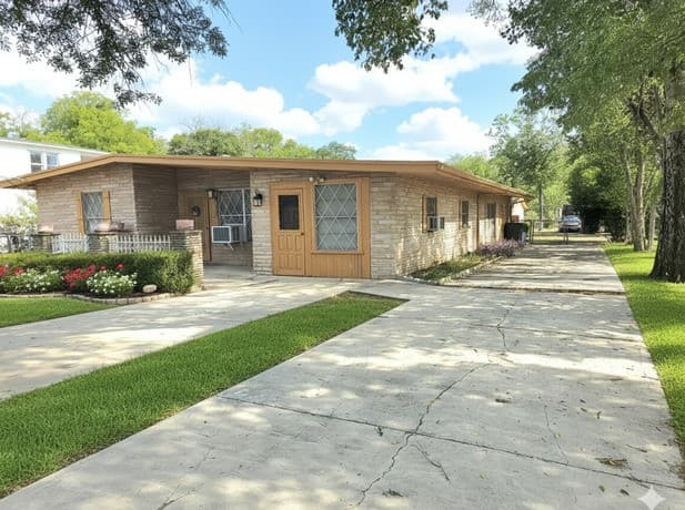 4-bedroom rental at 1802 Ceralvo St. in San Antonio, TX — photo 2