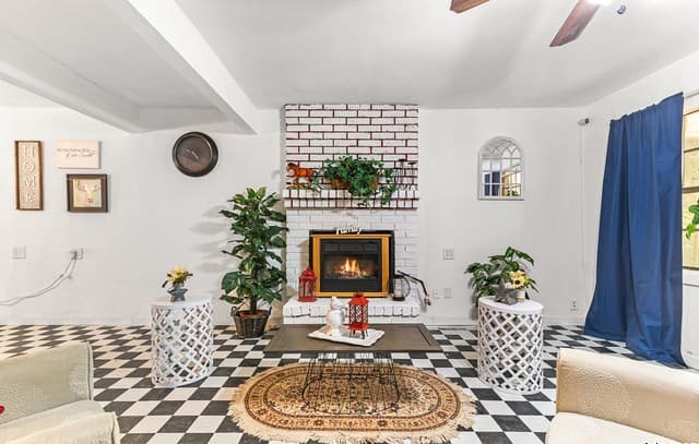 4-bedroom rental at 1222 W Harding in San Antonio, TX — photo 5