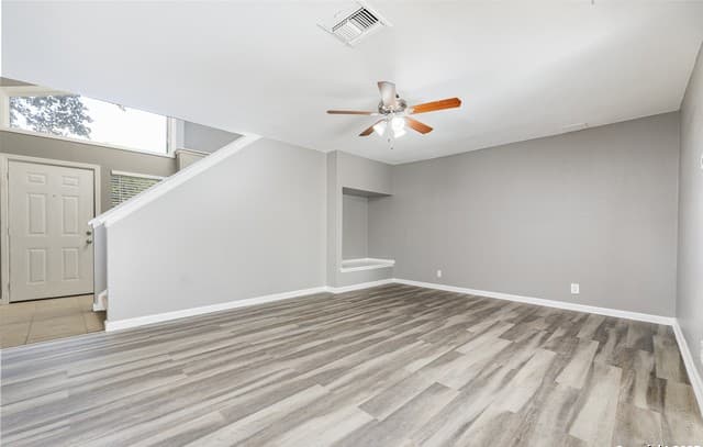 2-bedroom rental at 100 Lorenz Unit 101 in San Antonio, TX — photo 2