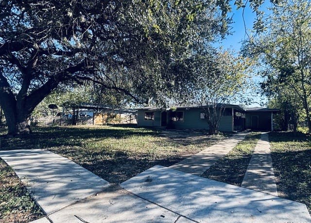3-bedroom rental at 318 Charcliff in San Antonio, TX — photo 2