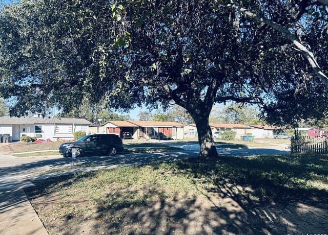 3-bedroom rental at 318 Charcliff in San Antonio, TX — photo 3