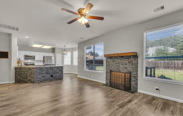3-bedroom rental at 197 Tapwood in Cibolo, TX — photo 4