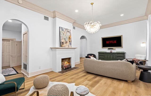 3-bedroom rental at 110 E Craig Pl Unit 1 in San Antonio, TX — photo 1