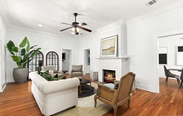3-bedroom rental at 110 E Craig Pl Unit 2 in San Antonio, TX — photo 1