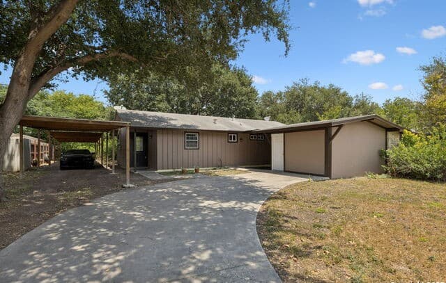 2-bedroom rental at 111 Tropicana Pl in San Antonio, TX — photo 3