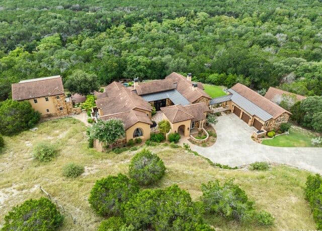 6-bedroom rental at 103 Castle Rock in Boerne, TX — photo 1