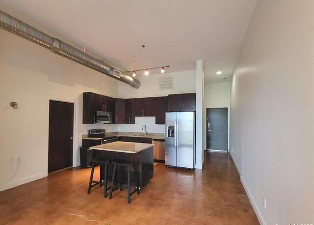 2-bedroom rental at 831 S Flores Unit 3104 in San Antonio, TX — photo 5