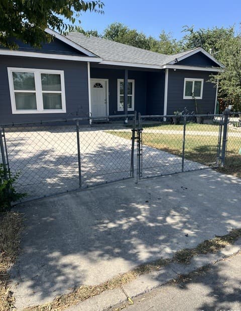 4-bedroom rental at 1406 Crystal in San Antonio, TX — photo 1