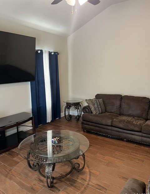 4-bedroom rental at 1406 Crystal in San Antonio, TX — photo 3