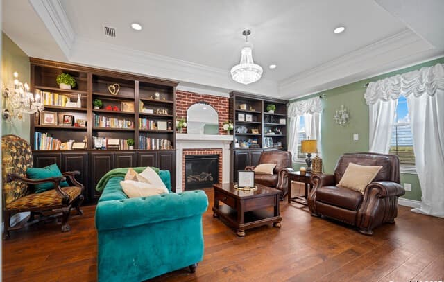 6-bedroom rental at 741 County Road 159 in Kenedy, TX — photo 5