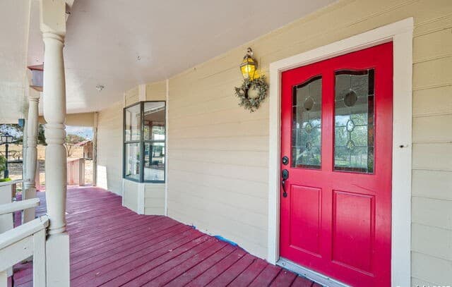 4-bedroom rental at 106 Hickory Cir in Floresville, TX — photo 2
