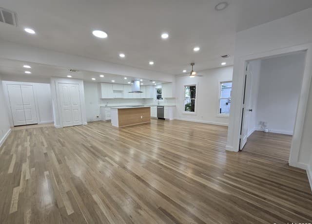 Home for sale at 1514 W Lynwood Ave in San Antonio, TX — photo 3
