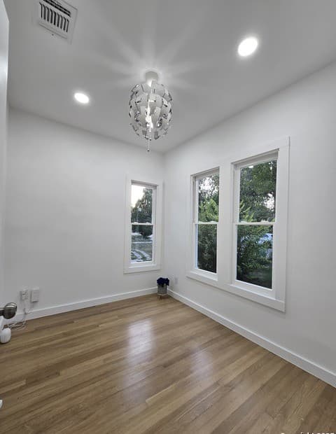 Home for sale at 1514 W Lynwood Ave in San Antonio, TX — photo 4