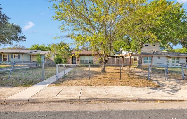 3-bedroom rental at 254 Banbridge in San Antonio, TX — photo 1