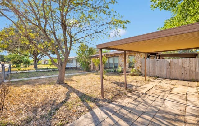3-bedroom rental at 254 Banbridge in San Antonio, TX — photo 4