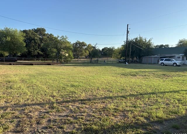 rental at TBD N Water St in Pleasanton, TX — photo 1