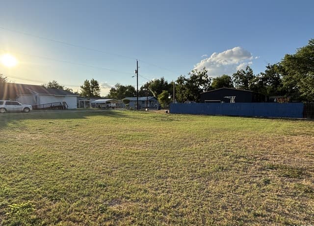 rental at TBD N Water St in Pleasanton, TX — photo 2
