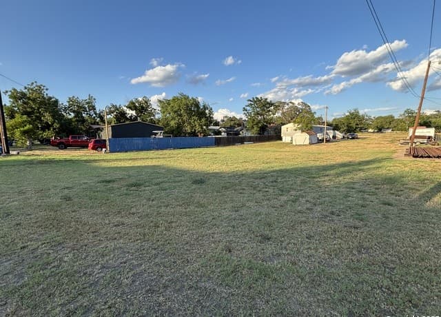 rental at TBD N Water St in Pleasanton, TX — photo 4
