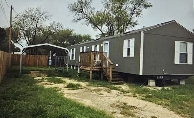 2-bedroom rental at 1215 Southway in Pleasanton, TX — photo 1