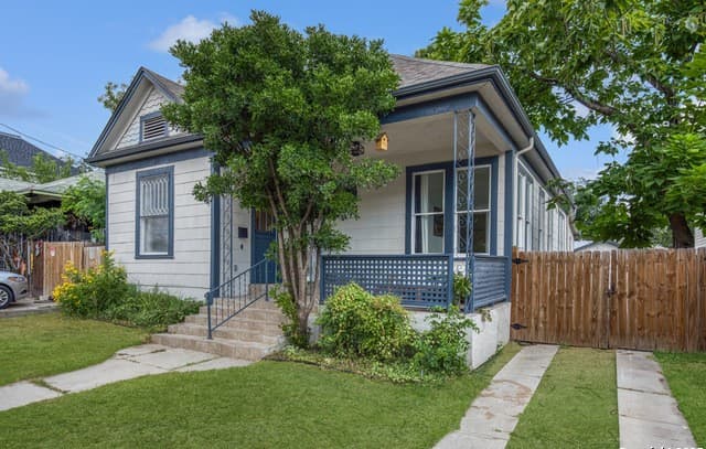 3-bedroom rental at 509 W Mistletoe Ave in San Antonio, TX — photo 2