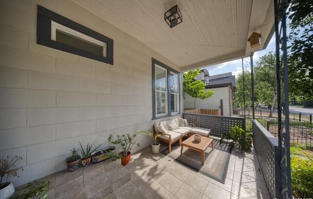 3-bedroom rental at 509 W Mistletoe Ave in San Antonio, TX — photo 3