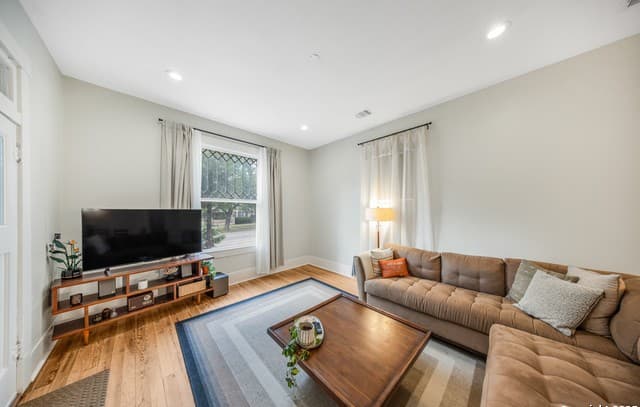 3-bedroom rental at 509 W Mistletoe Ave in San Antonio, TX — photo 4