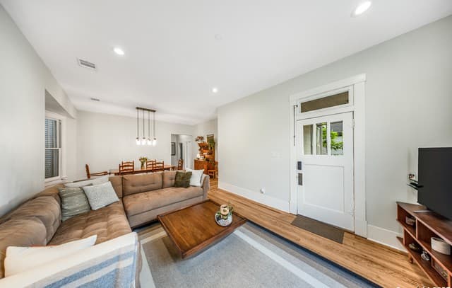 3-bedroom rental at 509 W Mistletoe Ave in San Antonio, TX — photo 5