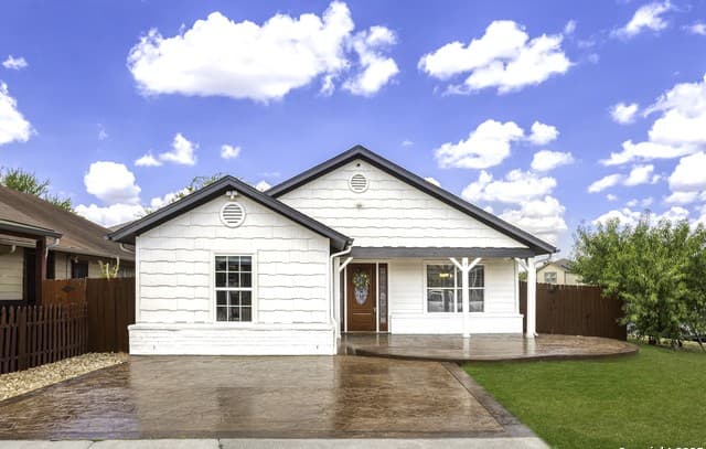 4-bedroom rental at 143 Villa Grande in San Antonio, TX — photo 1