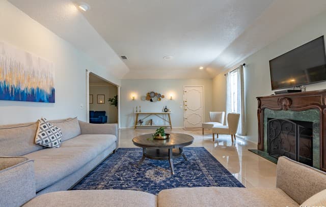 3-bedroom rental at 8033 N New Braunfels Ave Unit 500C in San Antonio, TX — photo 5