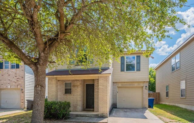 3-bedroom rental at 7439 Circle Farm in San Antonio, TX — photo 1