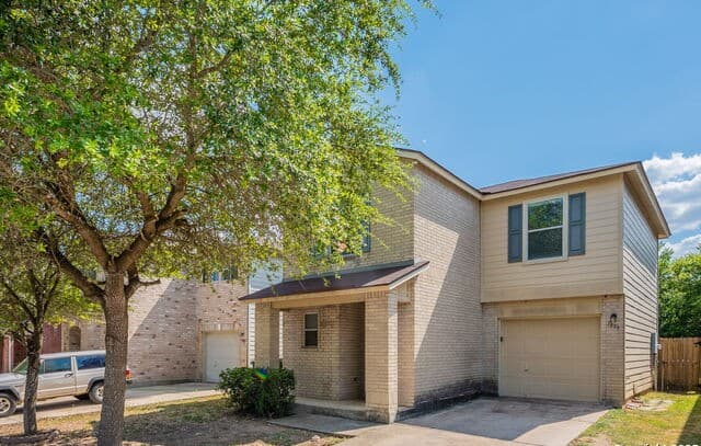 3-bedroom rental at 7439 Circle Farm in San Antonio, TX — photo 2