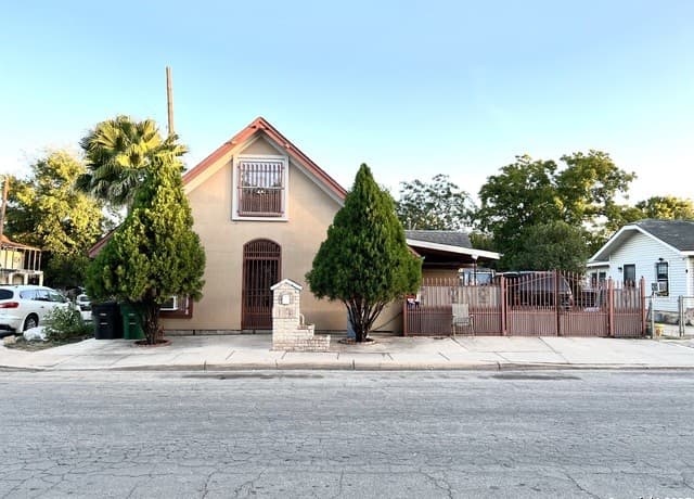 2-bedroom rental at 2502 Salinas in San Antonio, TX — photo 1