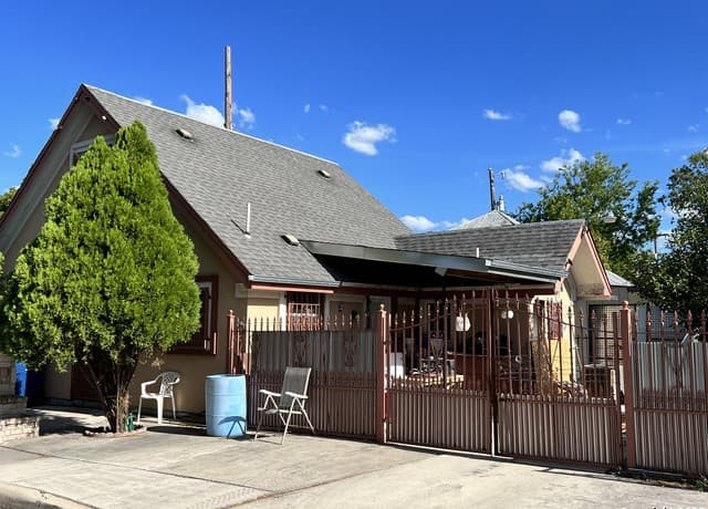 2-bedroom rental at 2502 Salinas in San Antonio, TX — photo 3