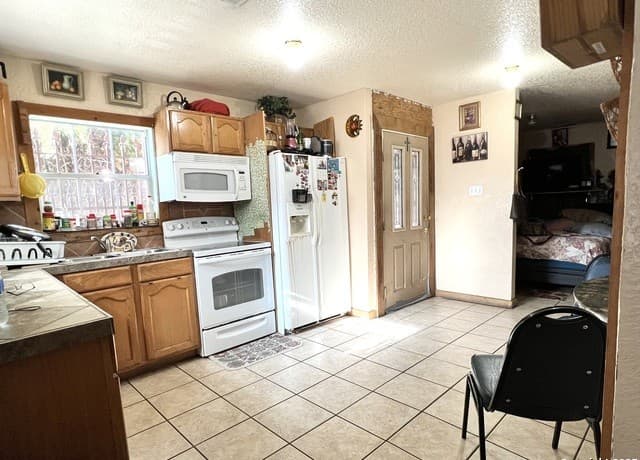 2-bedroom rental at 2502 Salinas in San Antonio, TX — photo 4