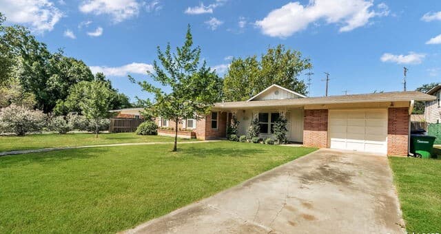 3-bedroom rental at 8523 Sagebrush in San Antonio, TX — photo 2