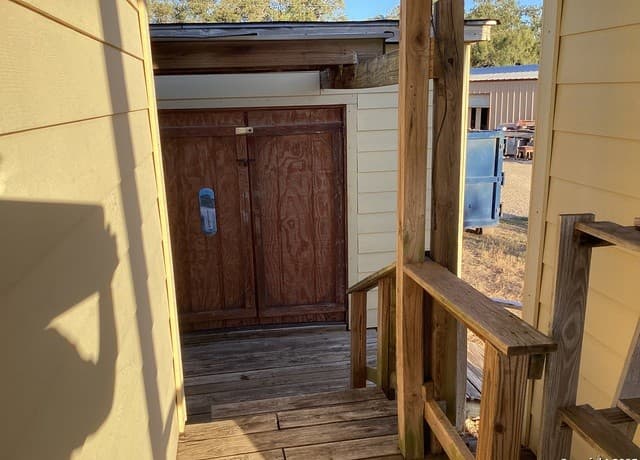 3-bedroom rental at 174 Edgewood Cir in Bandera, TX — photo 4