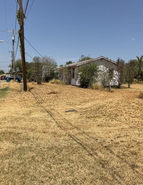 rental at 332 E Salinas in Dilley, TX — photo 4