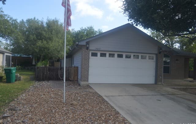 3-bedroom rental at 14847 Lytle Somerset in Lytle, TX — photo 1