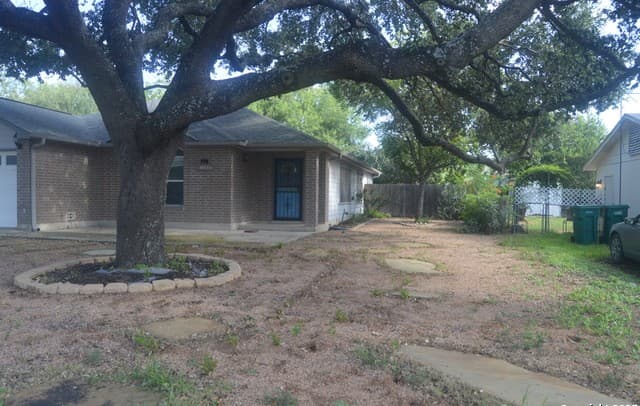 3-bedroom rental at 14847 Lytle Somerset in Lytle, TX — photo 2