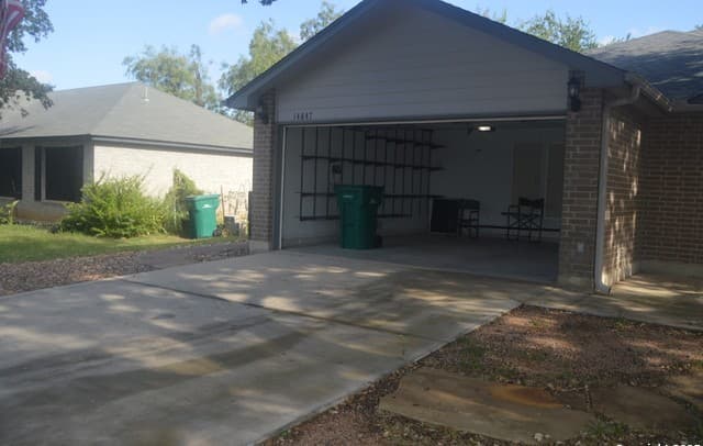 3-bedroom rental at 14847 Lytle Somerset in Lytle, TX — photo 4
