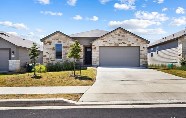 3-bedroom rental at 7333 Walkers Loop in San Antonio, TX — photo 1