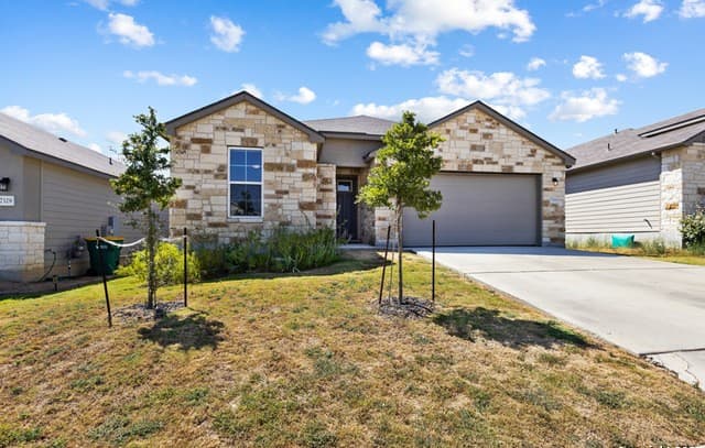 3-bedroom rental at 7333 Walkers Loop in San Antonio, TX — photo 3