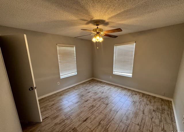 3-bedroom rental at 512 Low Meadow in Pleasanton, TX — photo 5